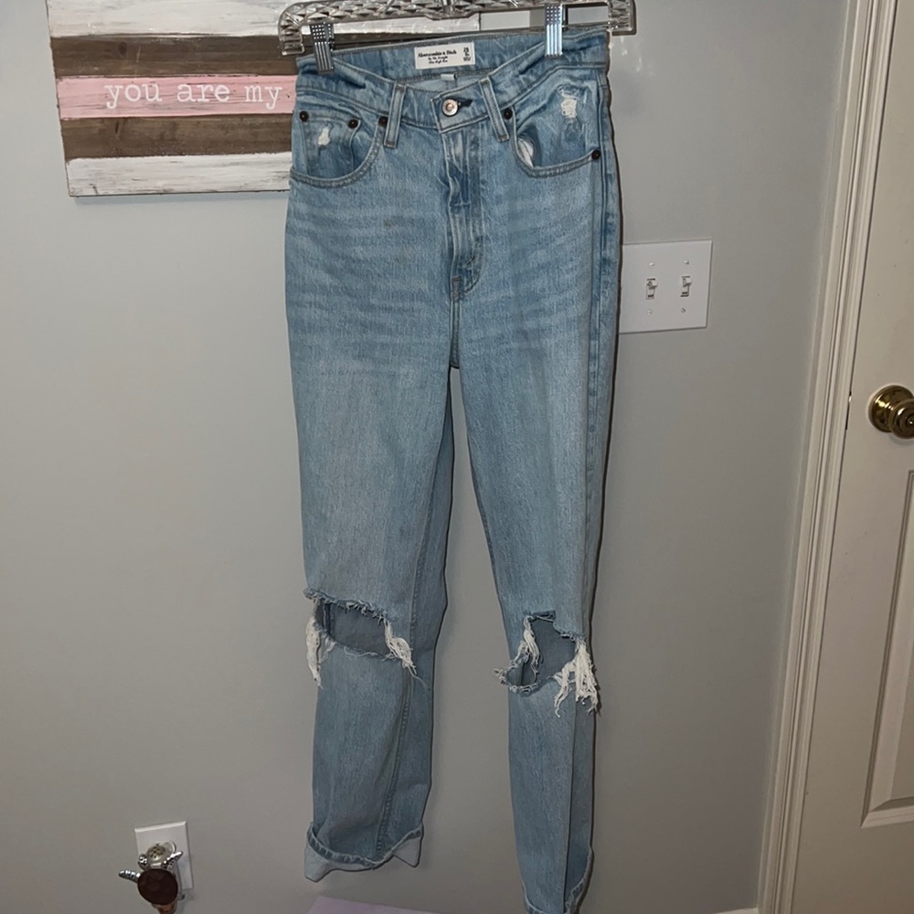 Abercrombie and Fitch light wash 90s straight ultra high rise jeans. Size 25.